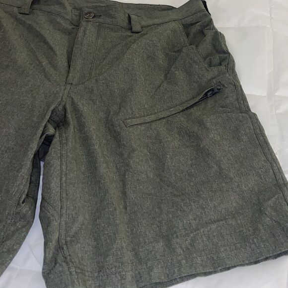 Duluth Trading Co Green Cargo Shorts for Outdoor Adventures Men’s 40 - Picture 2 of 6